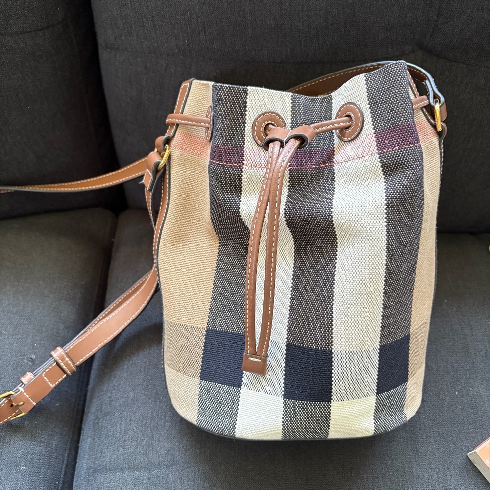 Like brand new Burberry basket bag